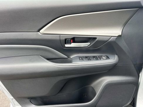 Used 2025 Toyota Grand Highlander FWD image 31