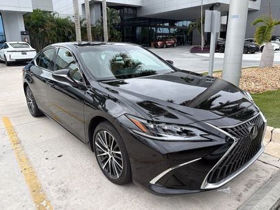 Used 2025 Lexus ES 300h w/ Premium Package