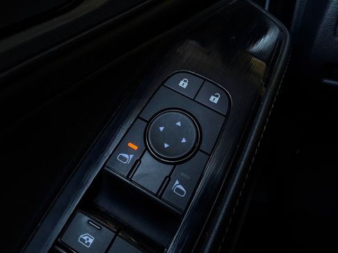 Used 2025 Nissan Rogue SV FWD image 23