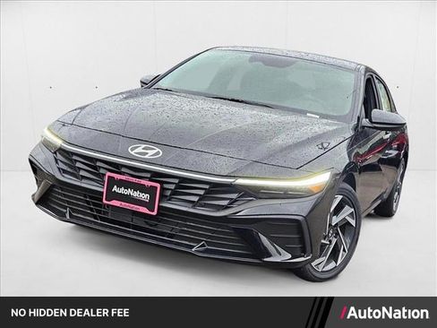 Used 2025 Hyundai Elantra SEL FWD image 1
