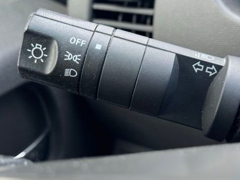 Used 2009 Nissan Frontier SE w/ SE Value Truck Pkg image 9