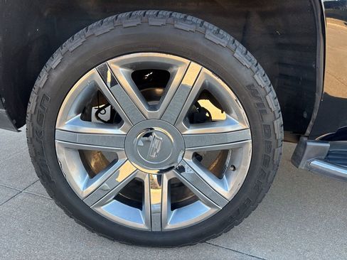 Used 2018 Cadillac Escalade Luxury image 11