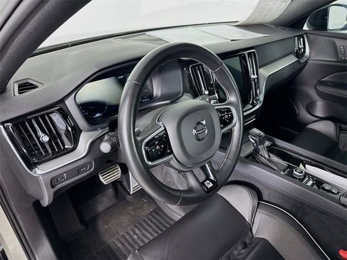 Used 2019 Volvo S60 T6 R-Design image 4