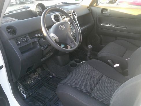 Used 2005 Scion xB image 9