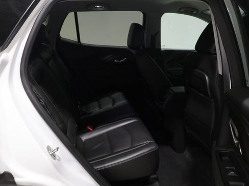 Used 2024 GMC Terrain SLT AWD/4WD image 19