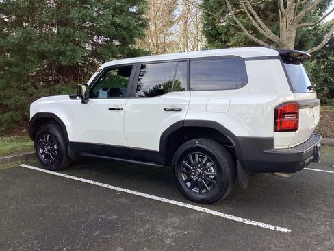 Used 2025 Toyota Land Cruiser image 9