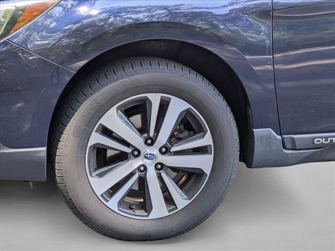 Used 2018 Subaru Outback 2.5i Limited AWD/4WD image 14