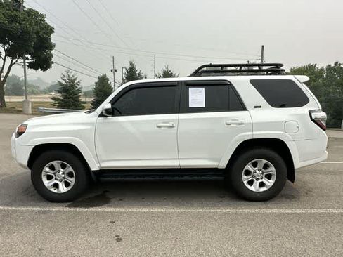 Used 2016 Toyota 4Runner SR5 AWD/4WD image 2