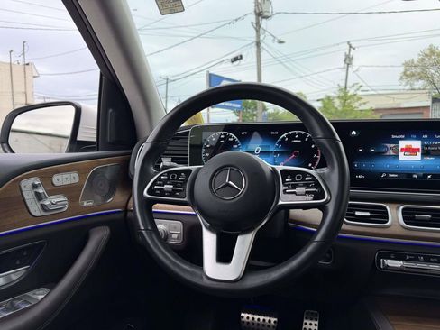 Used 2023 Mercedes-Benz GLS 450 4MATIC image 16
