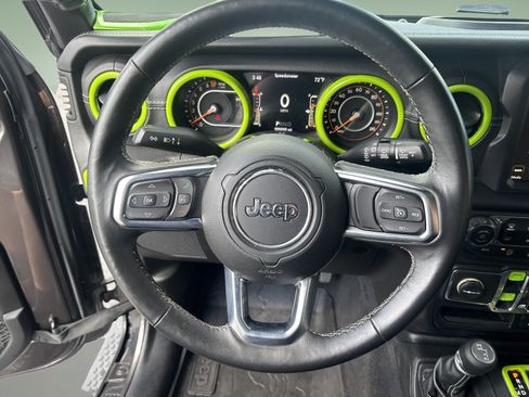 Used 2018 Jeep Wrangler Unlimited Sahara AWD/4WD image 13