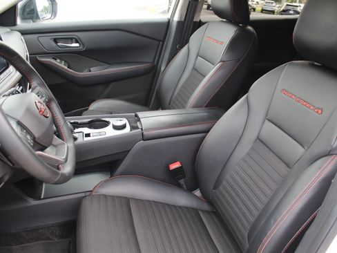 Used 2025 Nissan Rogue SV AWD/4WD image 13