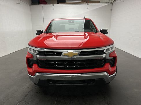 Used 2024 Chevrolet Silverado 1500 LT AWD/4WD image 3