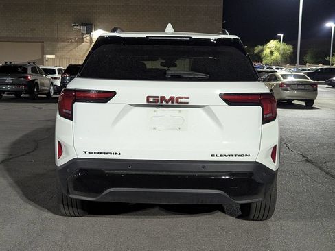 Used 2026 GMC Terrain Elevation w/ Elevation Premium Package FWD image 5
