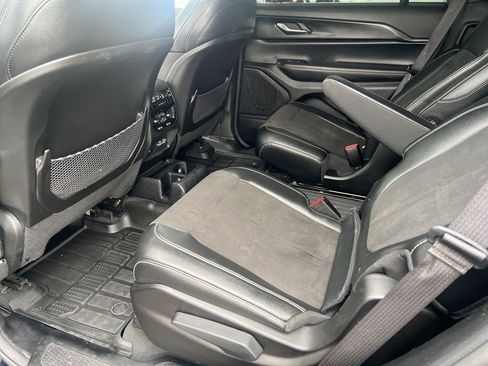 Used 2023 Jeep Grand Cherokee L Laredo image 11