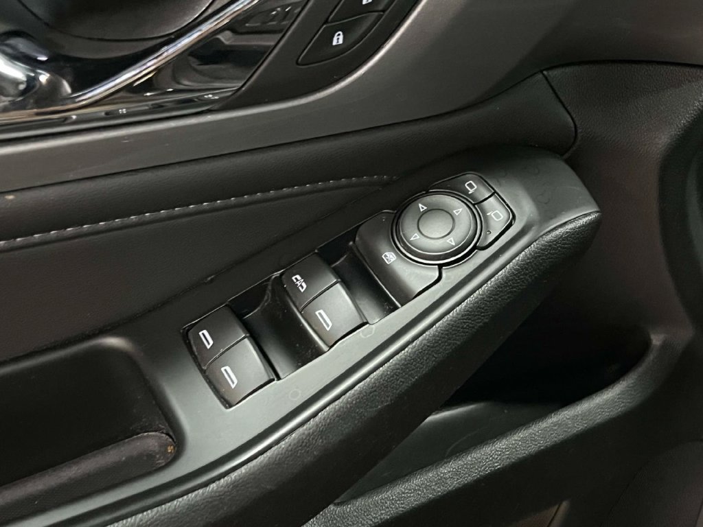 Used 2023 Chevrolet Traverse LT FWD image 14
