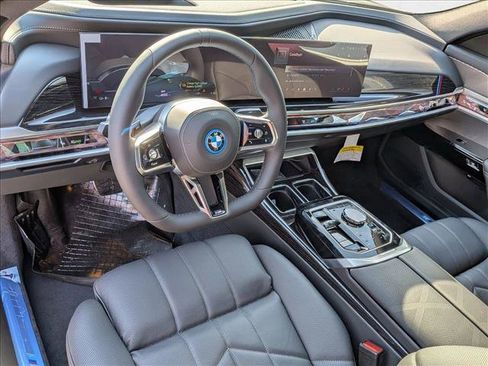 Used 2026 BMW i7 eDrive50 w/ M Sport Package image 3