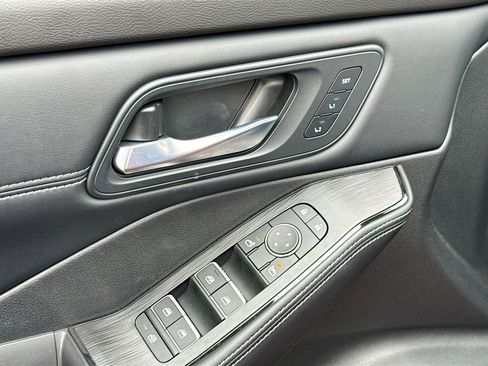 Certified 2025 Nissan Rogue SL w/ Tech Package image 8