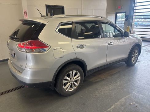 Used 2016 Nissan Rogue SV w/ SV Premium Package image 9
