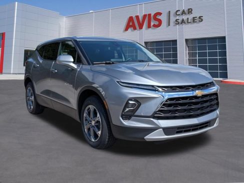 Used 2025 Chevrolet Blazer LT AWD/4WD image 3