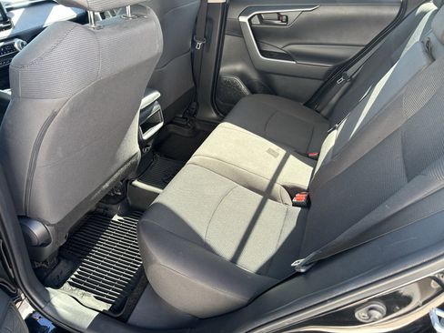 Certified 2021 Toyota RAV4 LE AWD/4WD image 17