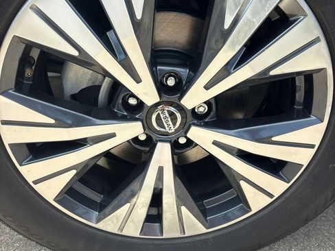 Used 2021 Nissan Rogue SV w/ Premium Package FWD image 9