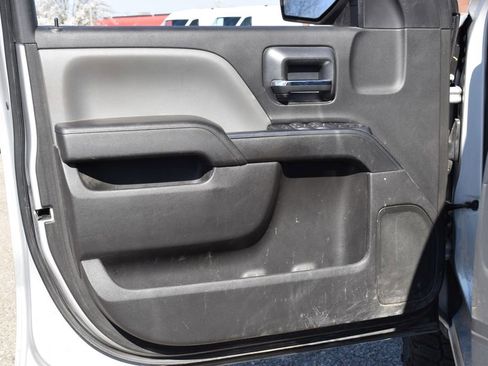 Used 2018 Chevrolet Silverado 1500 Custom w/ Trailering Package image 8