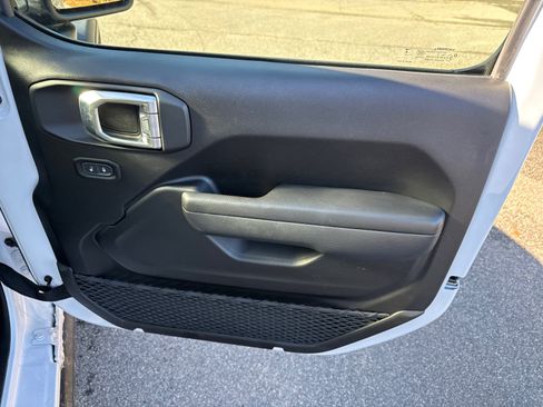 Used 2025 Jeep Wrangler Willys image 17