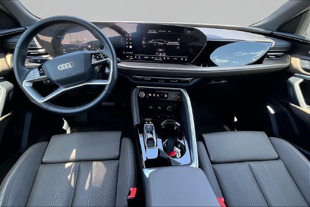 Used 2025 Audi Q5 Premium Plus w/ Premium Plus AWD/4WD image 15