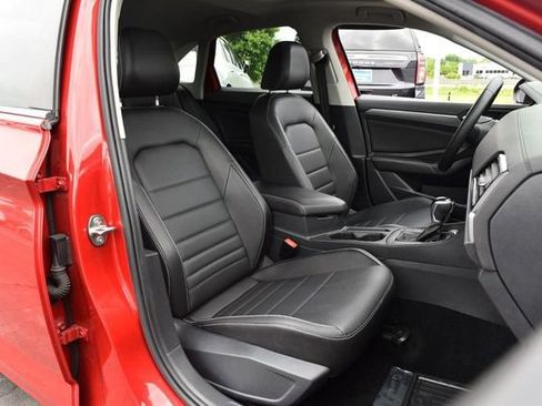 Certified 2022 Volkswagen Jetta SE w/ Panoramic Sunroof Package FWD image 21