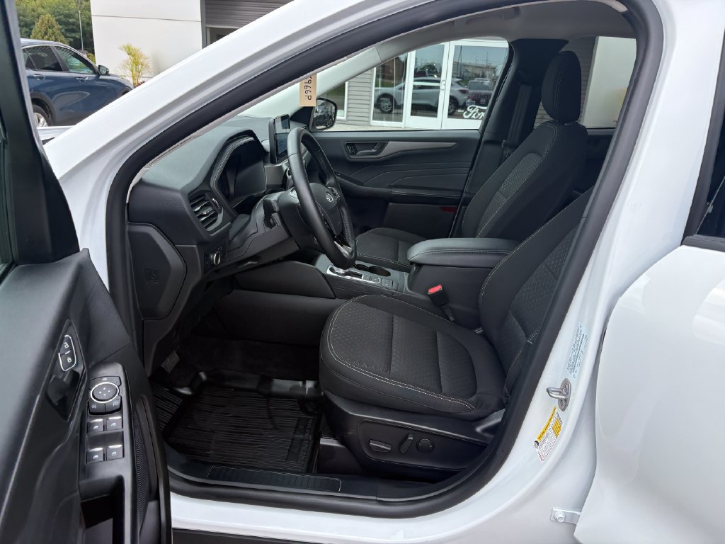 Used 2024 Ford Escape Active AWD/4WD image 11