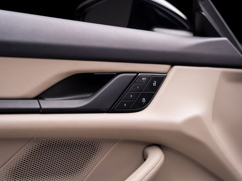 Used 2022 Porsche Taycan 4S image 51