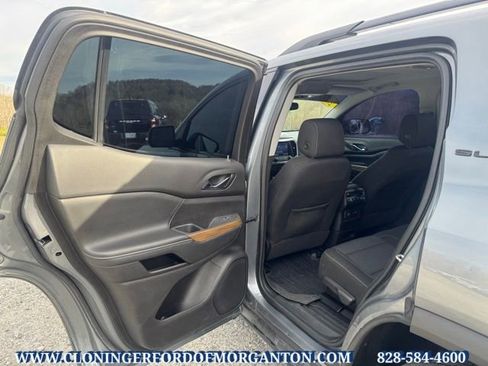 Used 2022 GMC Acadia SLE w/ Driver Convenience Package image 16