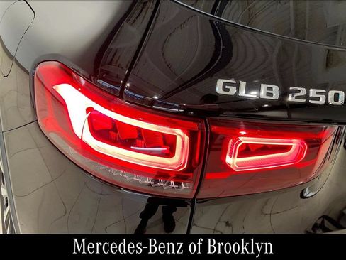 Certified 2023 Mercedes-Benz GLB 250 4MATIC image 31