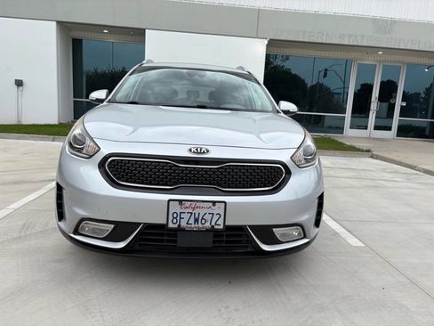 Used 2017 Kia Niro Touring w/ Advanced Technology Package image 2