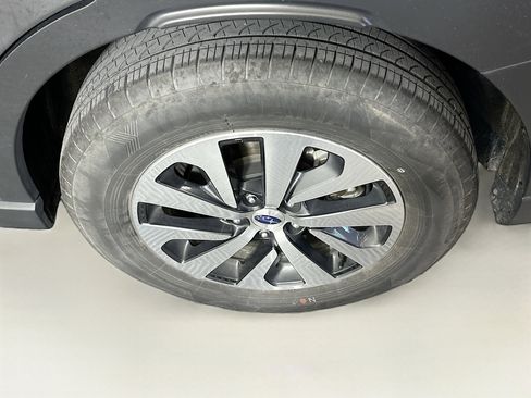 Used 2025 Subaru Outback Premium image 11
