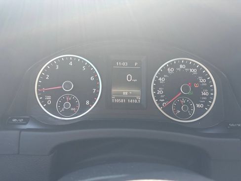 Used 2018 Volkswagen Tiguan Limited w/ Alloy Wheels Package AWD/4WD image 2