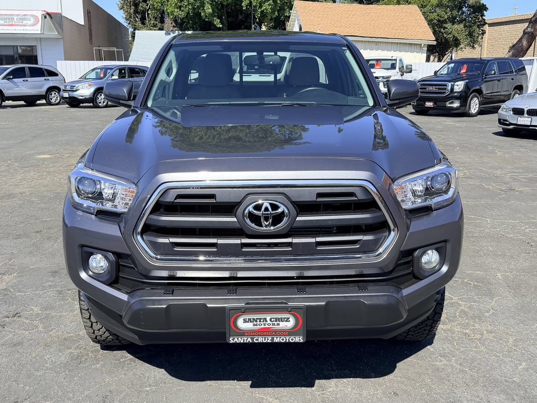 Used 2017 Toyota Tacoma SR5 w/ Tow Package RWD image 2