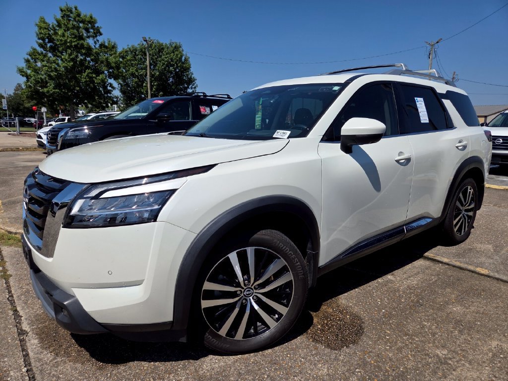 Used 2024 Nissan Pathfinder Platinum AWD/4WD image 1