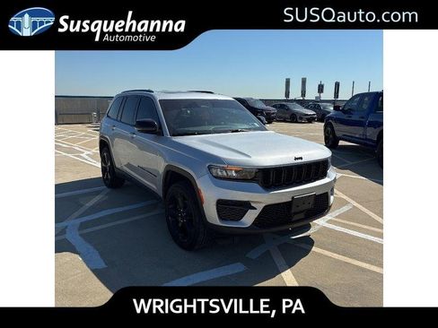 Used 2024 Jeep Grand Cherokee Altitude AWD/4WD image 1