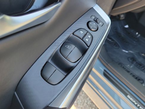 New 2025 Nissan Sentra SR image 18