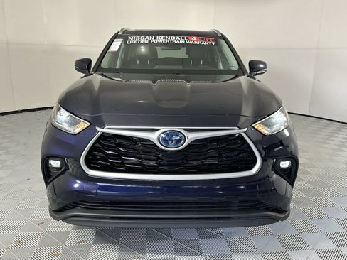 Used 2021 Toyota Highlander XLE FWD image 3