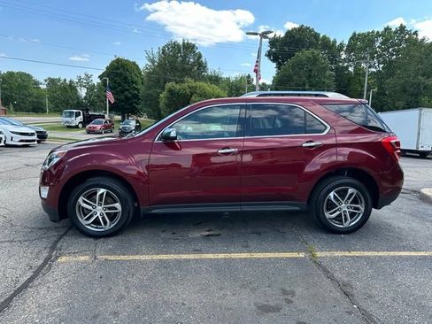 Used 2017 Chevrolet Equinox Premier w/ Enhanced Convenience Package FWD image 2