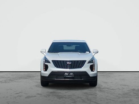 Used 2022 Cadillac XT4 Luxury w/ Cold Weather Package FWD image 3