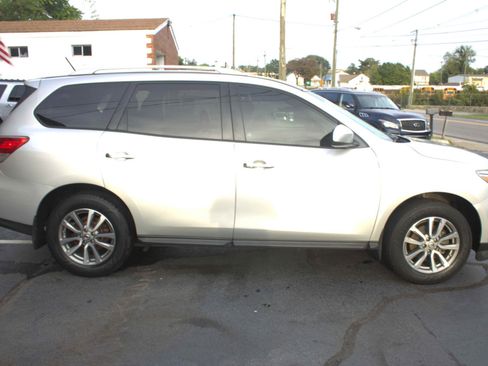 Used 2014 Nissan Pathfinder SV image 11