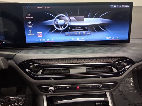 Used 2025 BMW 430i Convertible w/ Premium Package image 24