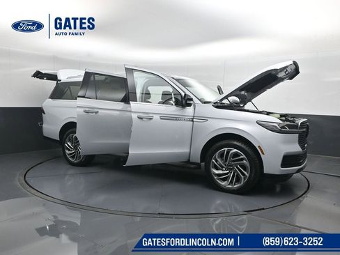 New 2026 Lincoln Navigator L Premier AWD/4WD image 64