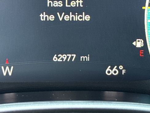 Used 2024 Chrysler Pacifica Touring-L image 28