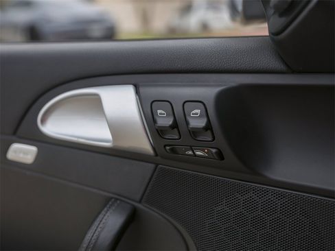 Used 2010 Porsche 911 Cabriolet image 29