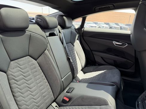 Used 2022 Audi e-tron GT Premium Plus image 43