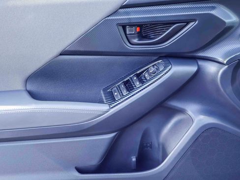 Used 2024 Subaru Crosstrek 2.0i Premium image 9